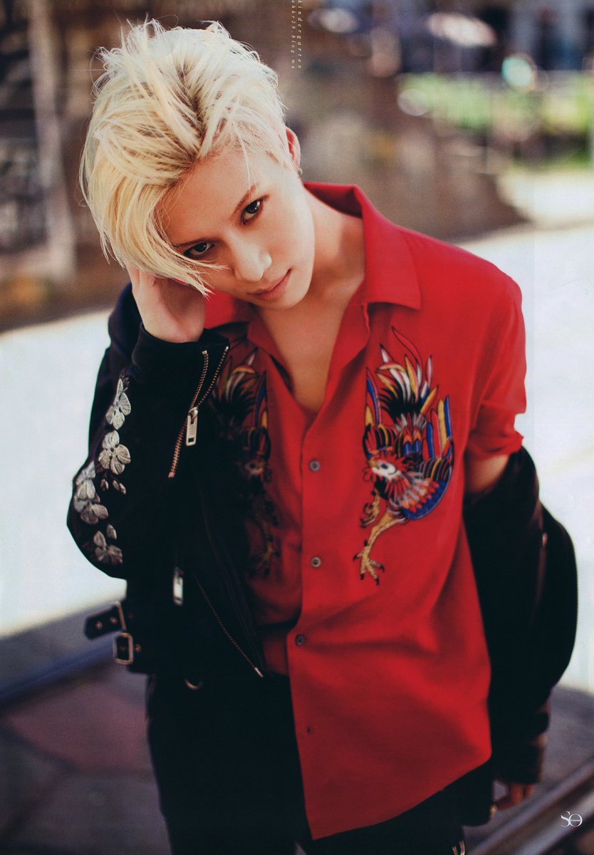 Here we go with random pics of Taemin in anything red 