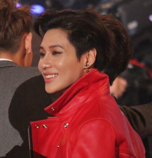 Here we go with random pics of Taemin in anything red 