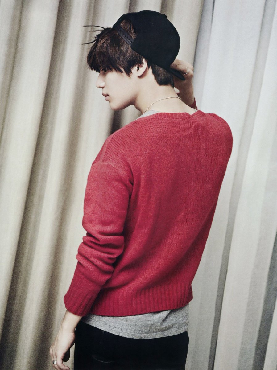 Here we go with random pics of Taemin in anything red 