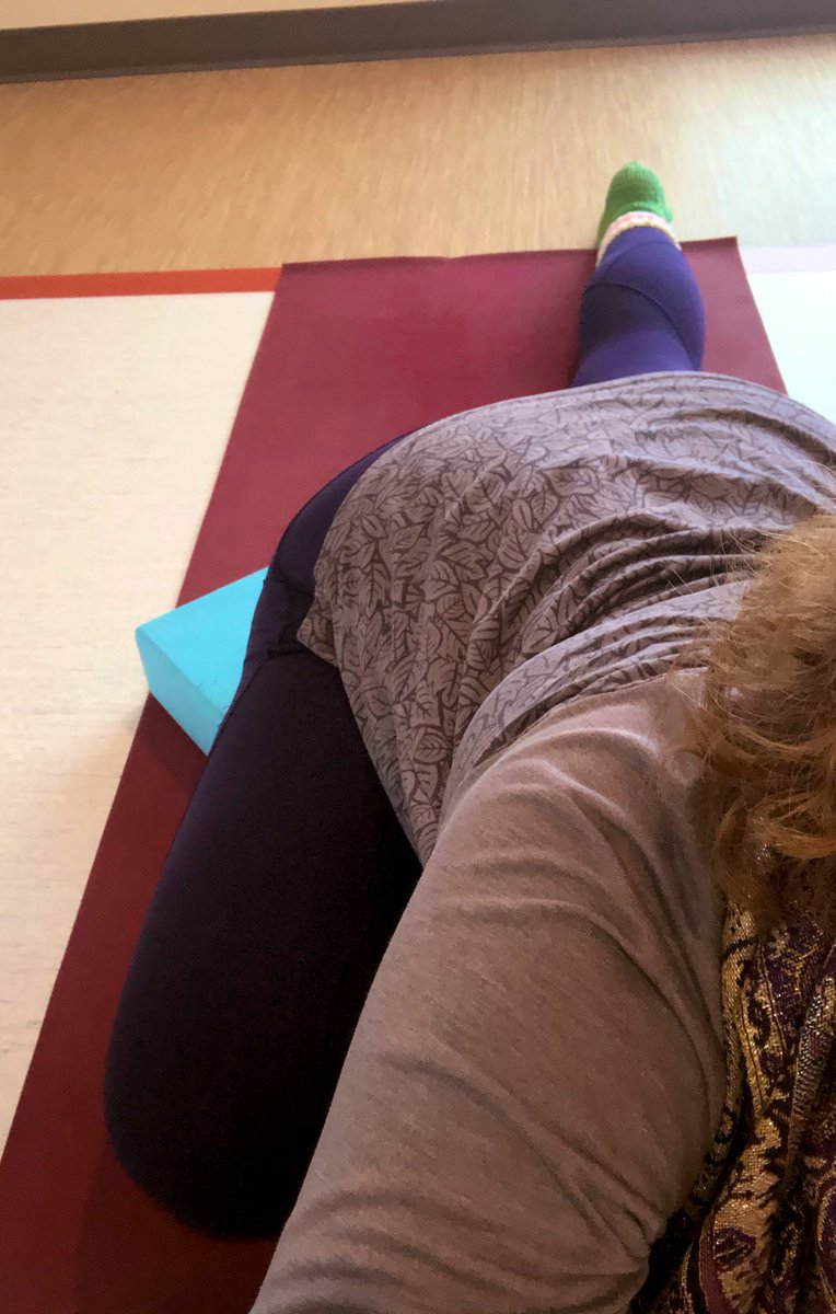 GoodThingsYoga's tweet photo. A little #EkaPadaRajakapotasana before class. #PigeonPose #hipedontlie https://t.co/AJP6KMtvC9