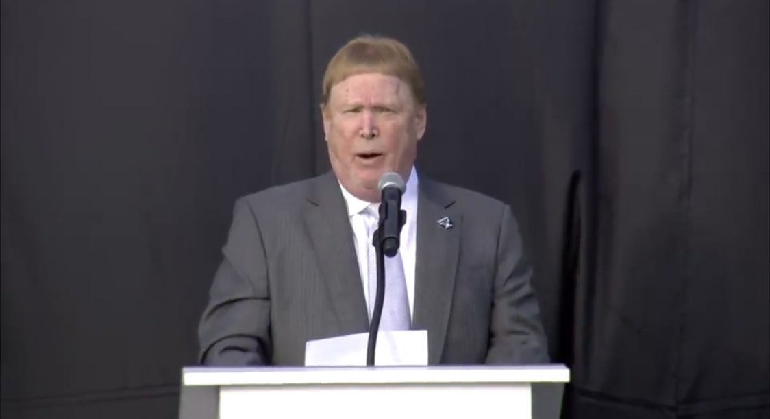BarstoolBigCat's tweet photo. Did Mark Davis get a fresh cut for today’s presser? My guy is looking BANGING https://t.co/rjyRtvGQJ1