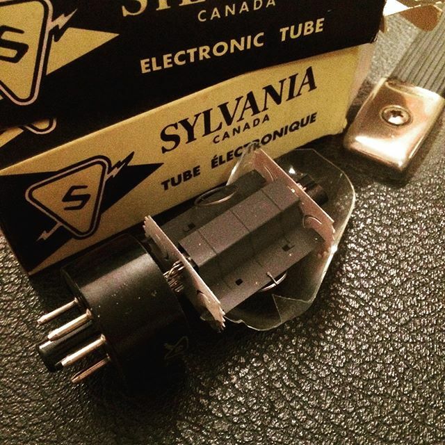 DiamondPedals's tweet photo. Well shoot... that sucks. One of a matched pair of NOS Sylvania 6L6GC tubes is broken. Made in Canada too! Sadness... 😭 #sylvaniatubes #nostubes #bummer #diamondpedals #canadianmade 🇨🇦 https://t.co/RALNbJRfCd https://t.co/j9DXKTGRa0