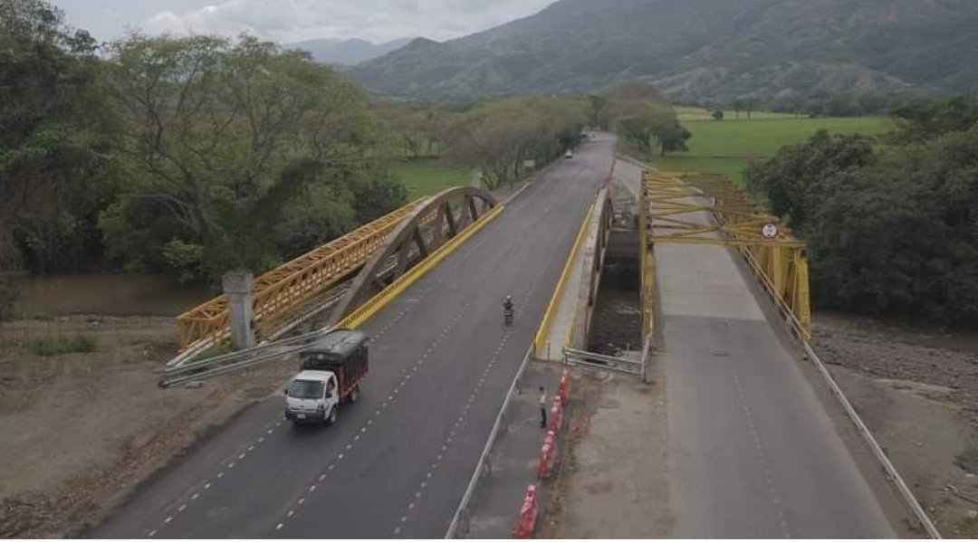AutoviaNG's tweet photo. El año 2020 inicia con muy buenas noticias para la comunidad y usuarios del corredor Neiva – Espinal – Girardot y conexiones, el día de Hoy 22 de enero de 2020 se coloca al servicio la nueva estructura del Puente sobre el río Anchique municipio de Natagaima. #LogrosQueConectan https://t.co/yvZx1BAv2y