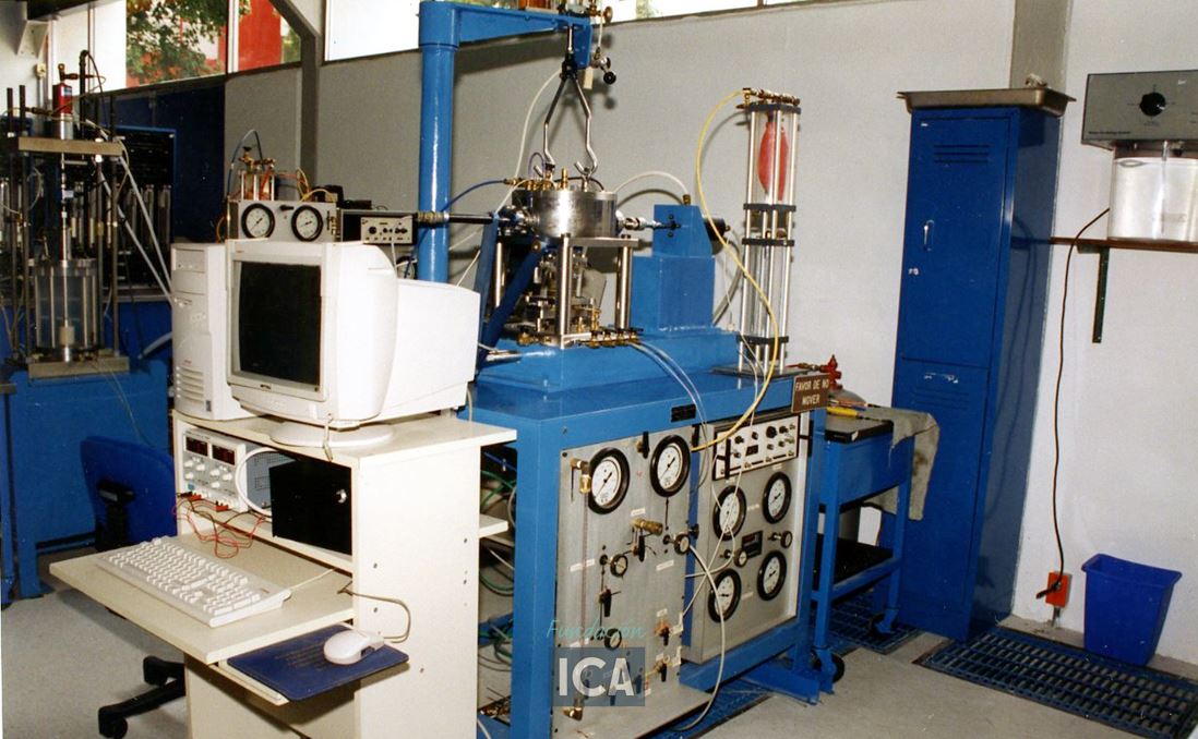 ICAMexico's tweet photo. El 4 de julio de 2002, con motivo del 55 aniversario de la empresa, ICA donó parte de su Laboratorio de Mecánica de Suelos "Solum" al @IIUNAM de la @UNAM_MX como reconocimiento a las valiosas aportaciones del Instituto y sus investigadores #ColecciónICA #OrgulloIIUNAM https://t.co/7wF82ILadu