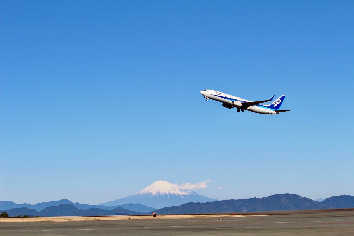 Ana旅のつぶやき 公式 青空に恋 した人々 Ana Cargo 航空貨物 では様々な品を国内外にお届けしています 例えば海外でも人気の国産いちご 静岡県産の場合 朝に富士山静岡空港 で受託し国内線旅客便で那覇空港へ 深夜の貨物専用便で香港空港へ Ana旅のつぶやき 公式 青空に恋 した人々 Ana Cargo 航空貨物 では様々な品を国内外にお届けしています 例えば海外でも人気の国産いちご 静岡県産の場合 朝に富士山静岡空港 で受託し国内線旅客便で那覇空港へ 深夜の貨物専用便で香港空港へ