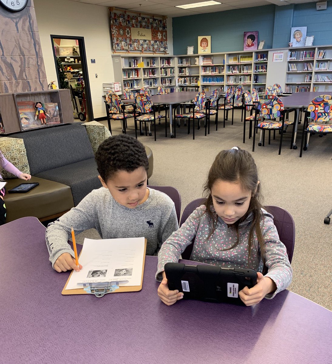 pitnerbookworm's tweet photo. First graders discover the similarities and differences between two marsupials, as they begin their research project. https://t.co/NZ3KiDFmhC