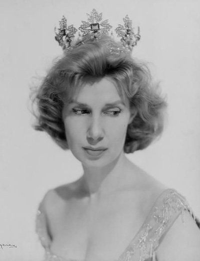ILemonDuckI's tweet photo. I made a drawing of this picture of the young duchess of Alba (la duquesa de Alba).
I'm proud of it, really like it.
#drawing #referencedrawing #duchessofalba #duquesadealba https://t.co/yT9lZg9u1R