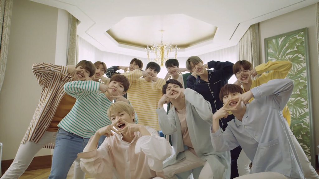 OOMMM_'s tweet photo. อยากจะบอก​พวกเธอว่าคิดถึงมากๆเลยนะ😭 #워너원_데뷔_900일_축하해 #WannaOne https://t.co/WBXWspMR0L