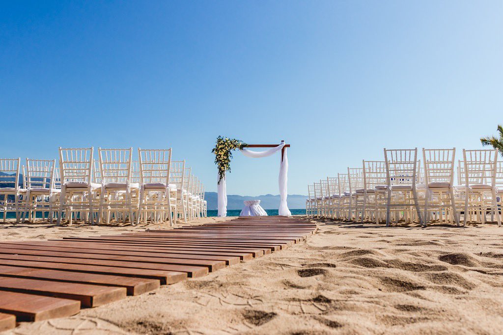 SunscapePVR's tweet image. #FelizMiércoles 😍 ¡Hoy es #MiércolesDeBodas! 👰🤵 
Comienza una vida junto al amor de tu vida en el hermoso paraíso tropical de #SunscapePuertoVallarta. 🌴
Para cotizar paquetes de boda, consulta aquí 👉 bit.ly/Sunpv_Bodas