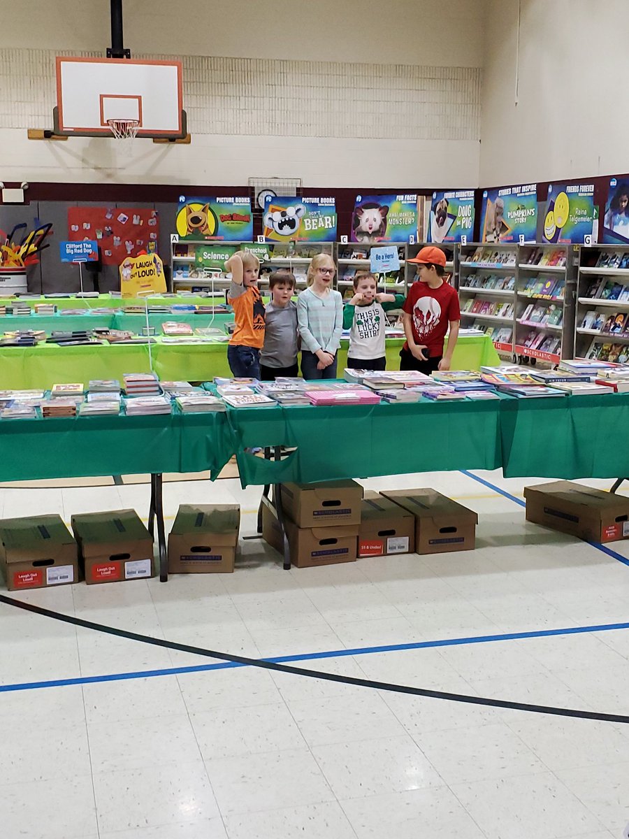 BridgeviewPto's tweet photo. Getting ready for Family reading night #scolastic #bvbobcats #ptofun #bookfair https://t.co/KmFpODeR6m