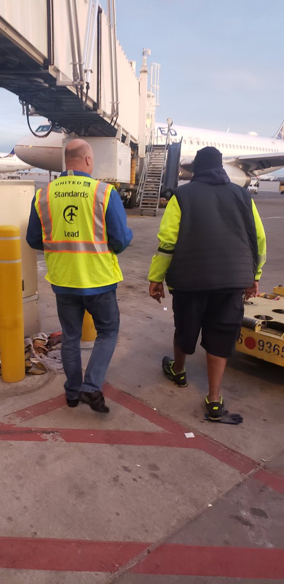 TonyBresciani's tweet photo. #UnitedConsistencyTeam #standardslead walking the night shift thru Core4 metrics @KevinSummerlin5 @SalangaJ @DavidWisdomUA @BsquaredUA @robertpurdy13 @JMRoitman https://t.co/eVrkgOoB95
