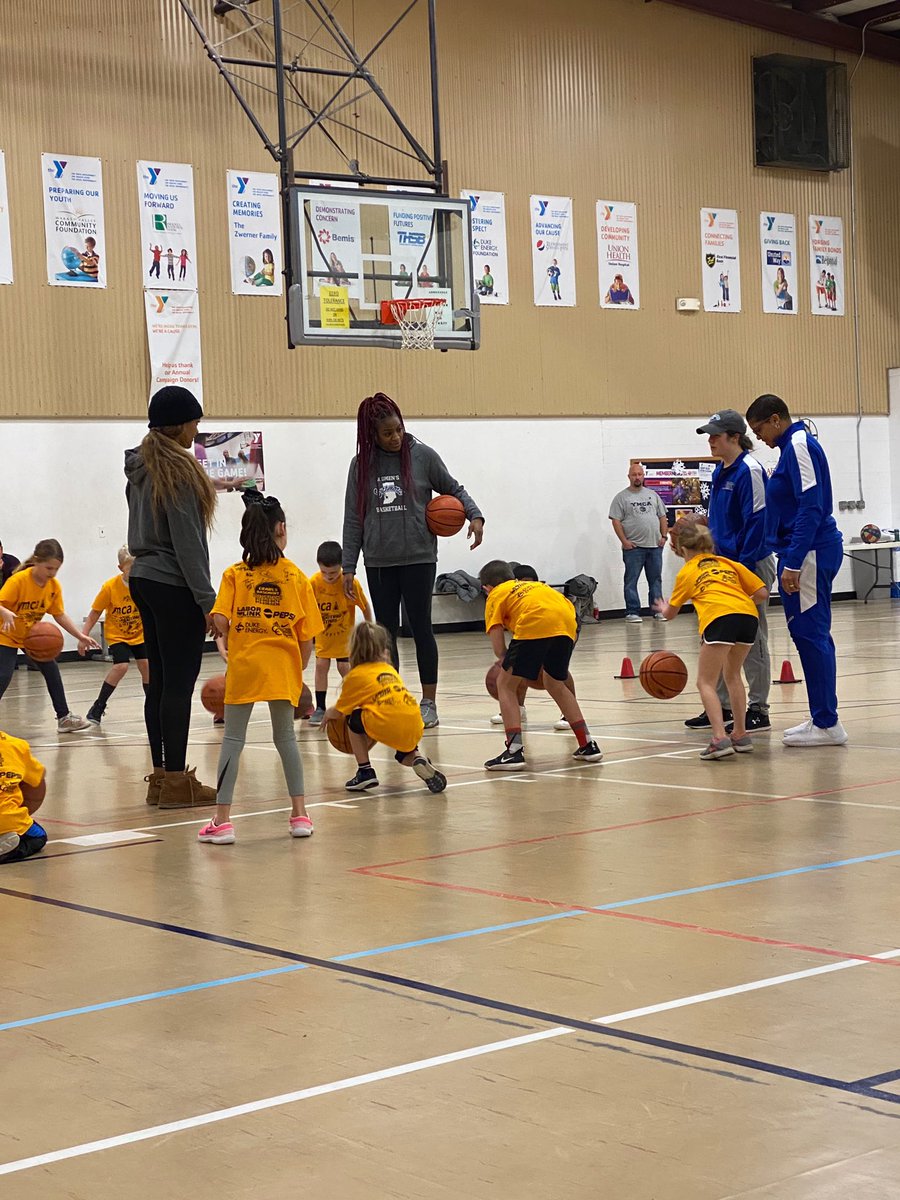 IndStWBB's tweet photo. We had an amazing time at the Terre Haute YMCA tonight and love being able to give back to the Terre Haute community! 🌳💙 #MarchOn https://t.co/fOu8gCeoJG