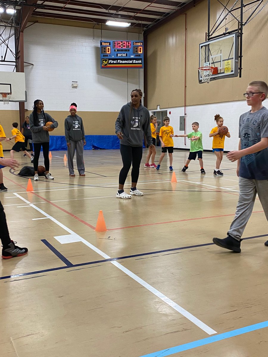 IndStWBB's tweet photo. We had an amazing time at the Terre Haute YMCA tonight and love being able to give back to the Terre Haute community! 🌳💙 #MarchOn https://t.co/fOu8gCeoJG