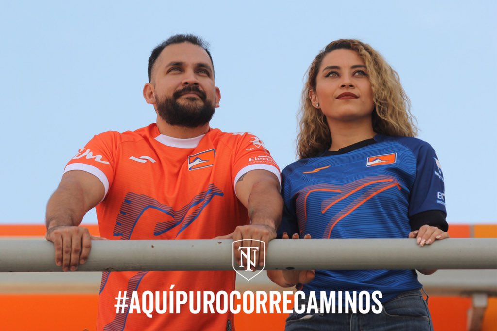 EdwinHerediaa's tweet photo. Gracias por su tiempo en el #Potoshoot de @TribunaNaranja @SoyBorrado @DanielaRomaly con orgullo portando el jersey de @CFCorrecaminos #AquiPuroCorrecaminos 🧡 https://t.co/KWNBENvXOq