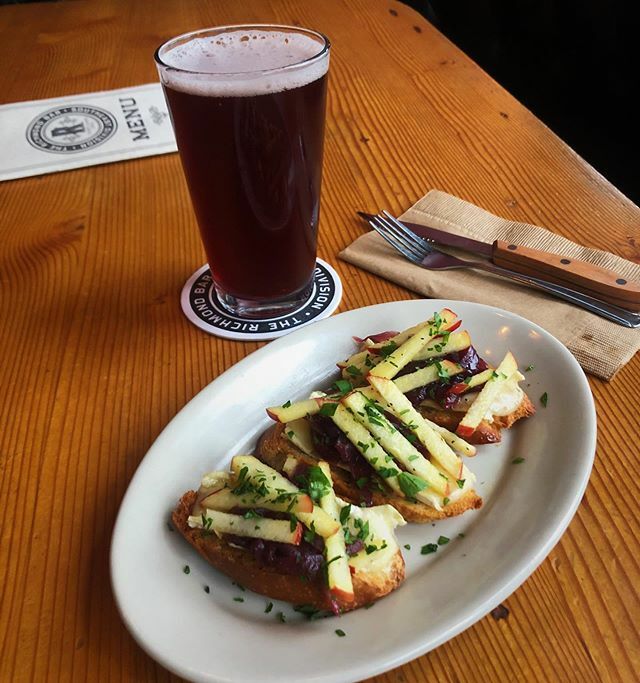 TheRichmondBar's tweet photo. New pairing alert! Our delicious cheese toast paired with @everybodysbrewing Farmhouse Ale.
.
“A blend of French saison and Belgian dubbel were aged in COR Cellars Pinot barrels with COR Pinot grapes for nearly a year. This beer pours a gorgeous ruby col… https://t.co/dvA77vFEy6 https://t.co/DrzBjXoFrf