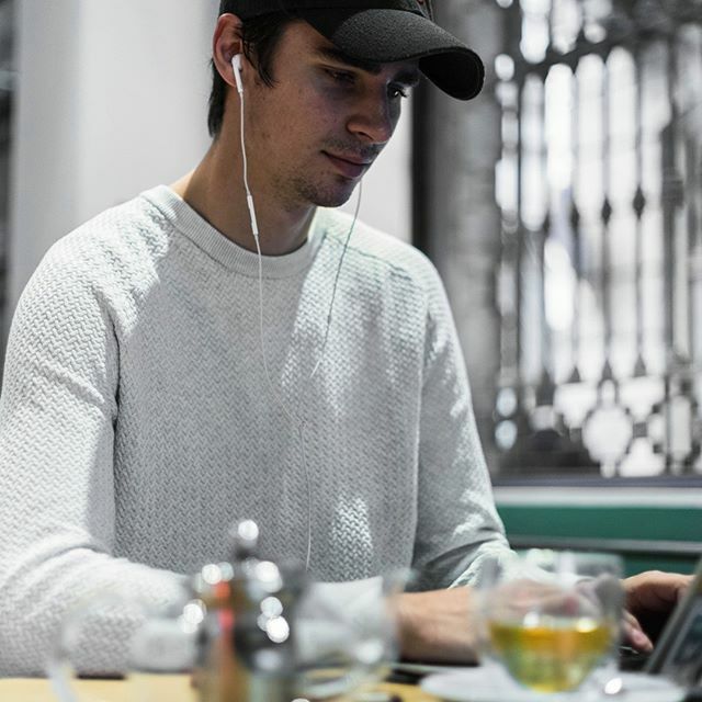 Ven a relajarte con buena música y un buen café, el lugar ideal para desconectar de la rutina y del caos de la ciudad! ☕️ #blackremedy #blackremedycoffeebar ift.tt/37lh9Mb