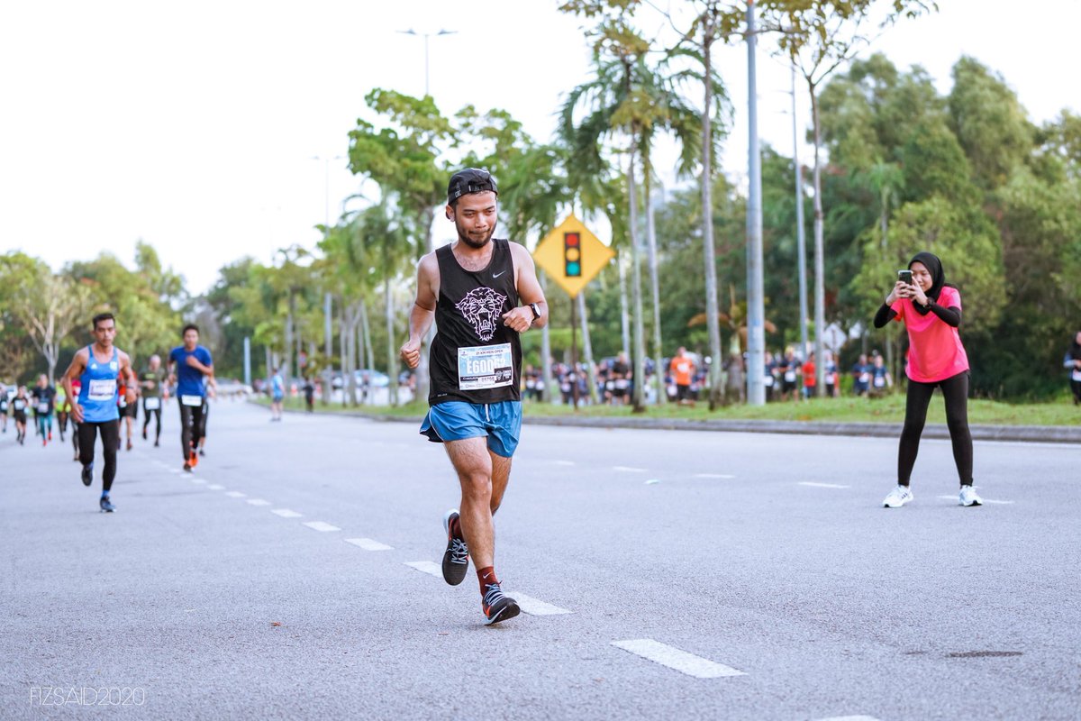 mohdXaliff's tweet photo. Kepagian, ada pun gambo elok walaupun muka tak elok tahan cramp, @tashajacky gigih ambik gambaq & short vid aku. π
#TwincityMarathon2020
#kredittofizzo
#conquerrunningcrew https://t.co/2vYtrrtUkR