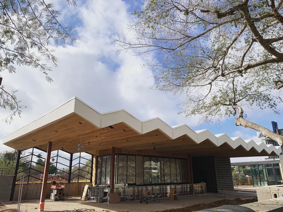 urbnist's tweet photo. #ArrivePhoenix starting to hit the final stretch. Details and finishes revealing themselves. 2 acres, 6 buildings. Mid century meets modern. One hell of an #adaptivereuse project for PHX. 

Nothing easy about this one. Learning a ton, esp that good things take time. https://t.co/VjSAp8ATg0