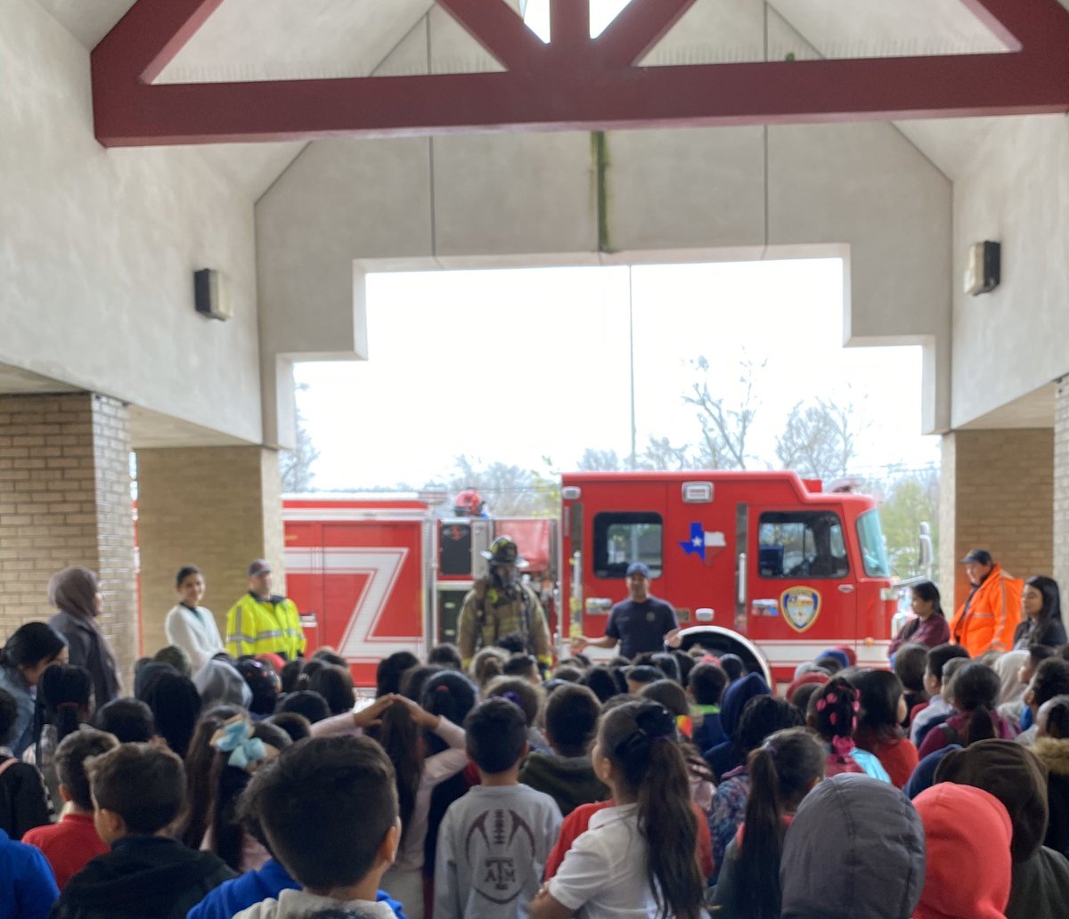 Shout out to @houstonfire — Station 76 for visiting and educating our Little Gators about the heroic work that you do daily! @Youens_Gators @AliefISD @AliefCounseling #careerweek #careerawareness