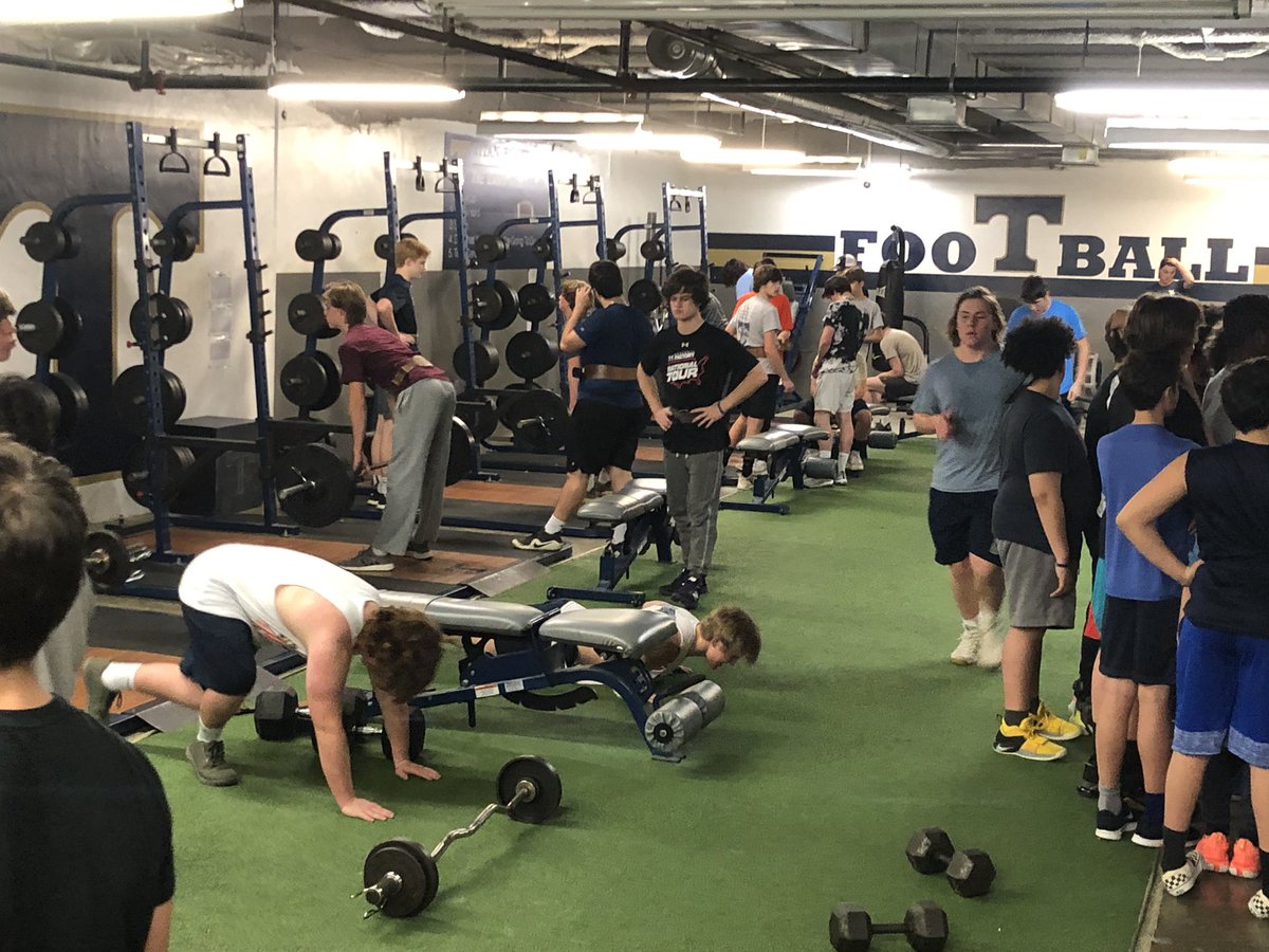 coachboone's tweet photo. Working hard in the weight room.  Excited to have 18 pitchers learning  their pre &amp; post throwing routines and long tossing!  #letsgo  #competeeveryday #winorlearn https://t.co/EheDTRIjJ0