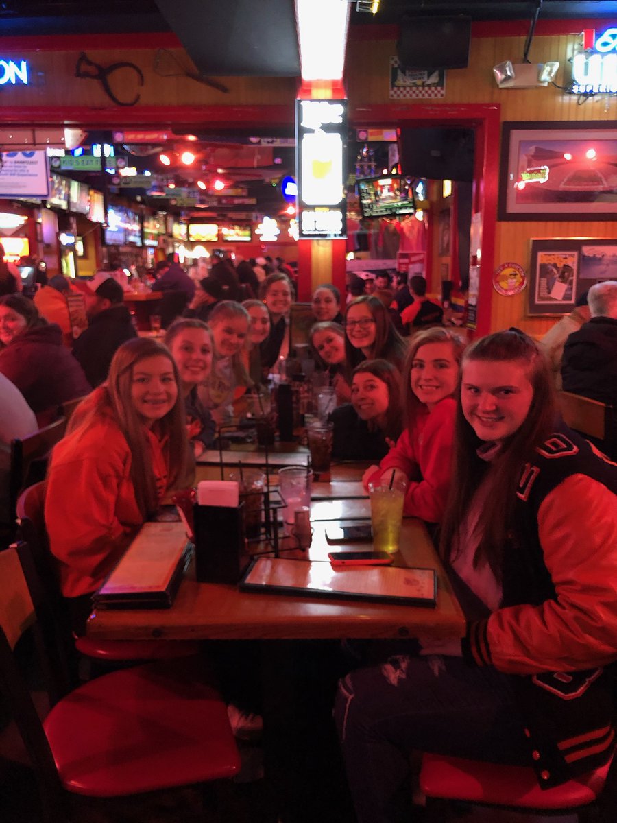 Family dinner. #coolcats #liveatfrickers #teambonding