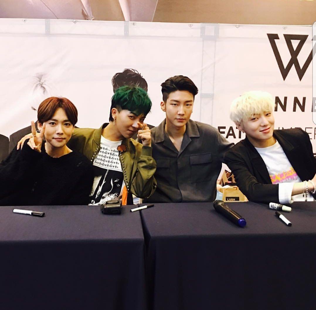 AWSHOONY's tweet photo. ถ้าไม่ได้อยู่ด้วยกันเค้า 4 คนก็คงเหงาหนักกว่าเราอีก พี่ฮุนกะน้อนมิอะเพื่อนเยอะแต่น้องยุนละ ทางที่ดีจับ 4 คนเข้ากรมไปพร้อมกันเลยเถอะวายจีจะได้ขีดปฏิทินนับวันรอทีเดียวเห้ออออออออ
#4WINNER #KangSeungYoon #KimJinWoo #SongMinHo #LeeSeungHoon #WINNER https://t.co/8weVOs6ULl