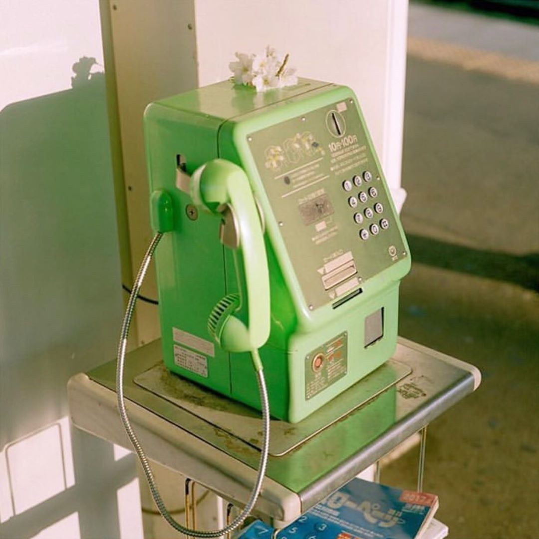 drinkbroccoli's tweet photo. Pick up the phone! ☎️ Broc Shot is on the line. 

#BrocShot #BSNoBS #Sulforaphane #HelloHealthyGlow #HealthyEating #HealthyDrinking #HealthyLiving #PowerByPlants #HealthIsWealth #SelfCare https://t.co/cq0O7G5lnV