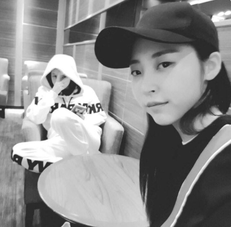 picmoonsun's tweet photo. thank you moonbyul for these selcas!! 😍 https://t.co/GRqZGnaaMv