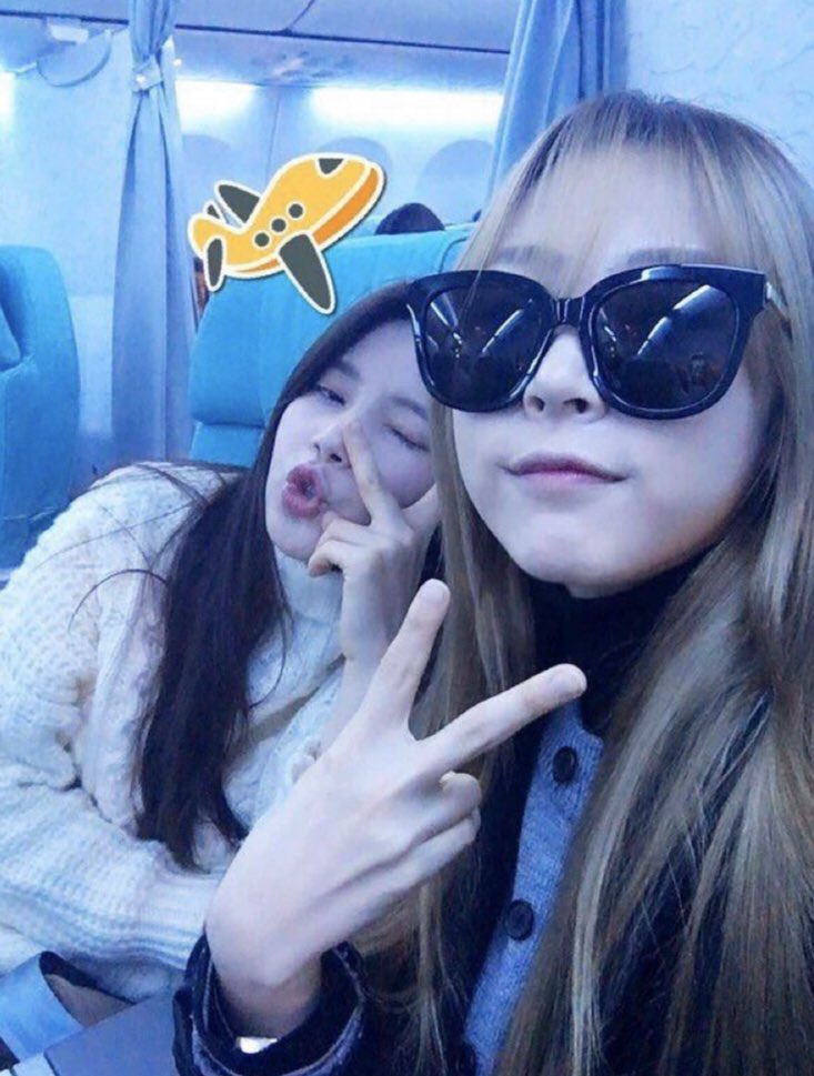 picmoonsun's tweet photo. thank you moonbyul for these selcas!! 😍 https://t.co/GRqZGnaaMv