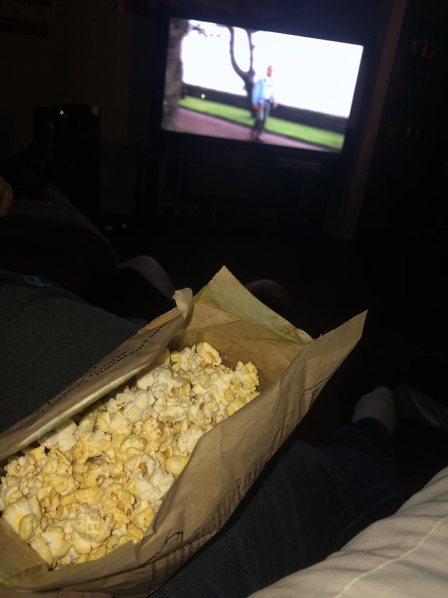 McKeonLogan's tweet photo. I’m enjoying a bag of popcorn tonight while watching a movie with my friends! Did you know that Nebraska is number 1 in the country in popcorn production? Have a bag and support popcorn farmers! #Corn #AgTwitter https://t.co/Ox76ZaxeIg