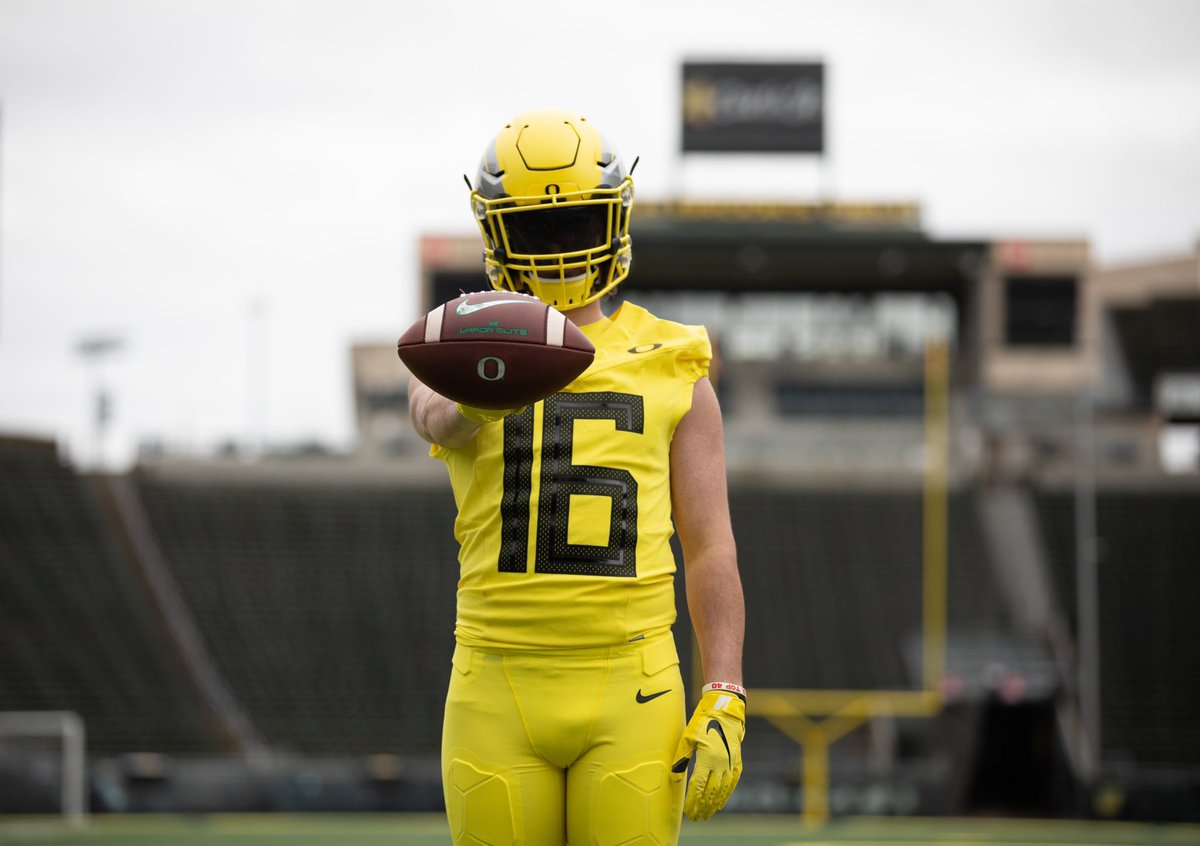 After a great visit, I’m proud to announce my commitment to the University of Oregon. #goducks        <a href="/CoachYams/">The_Coachers_Podcast</a> <a href="/CoachBDub/">Bobby Williams</a> <a href="/knnysndrs/">Kenny Sanders</a>                       <a href="/McDCoachSule/">Hakeem Sule</a> <a href="/HKA_Tanalski/">Adam</a>