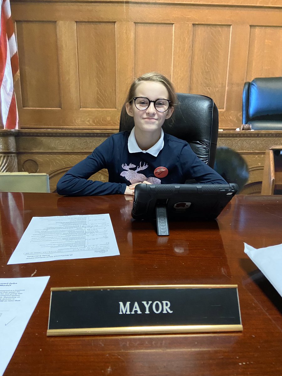 HBStokesES's tweet image. Today our 5th grade students had the opportunity to attend JA BizTown. Students have been preparing for this field trip for months by learning about jobs, bank accounts, &amp;amp; citizenship. #SparkGratitude #thisislcsc #TigerPRIDE @Lebanon_Schools @LcscSuper