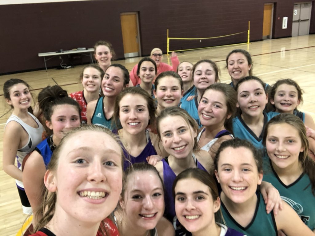 SpoilersGirls's tweet image. Spoiler Practice #35 and Girls Spicing It Up W/ Wearing Their Off Season Throwbacks @jamstallard 👊🏀 #StayGolden #GetInGetBetter #SelfiesWithWalker #CoachStallardPhotoBomber☺️