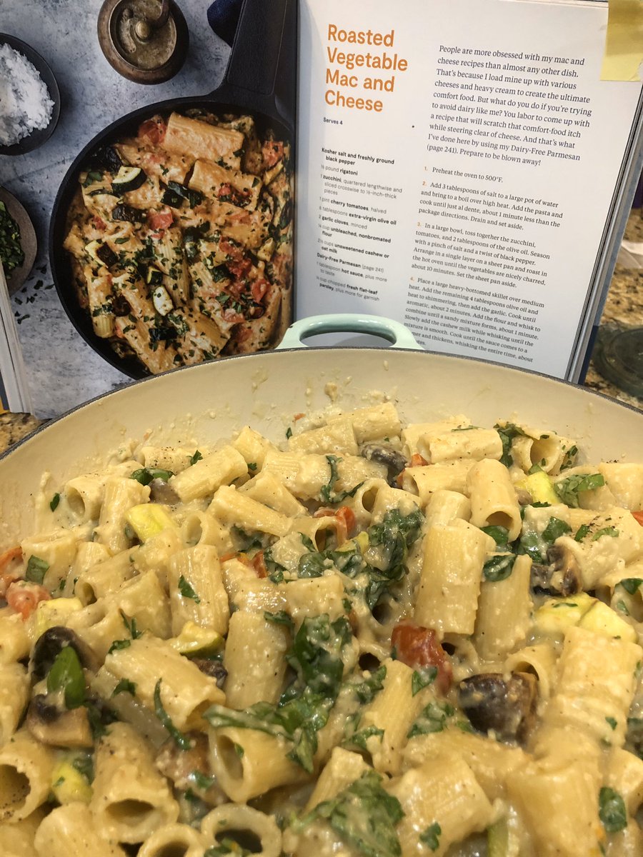 This mac’n’cheese is AMAZING!! So rich and creamy!! You’ll never know it’s dairy free. I am loving this cookbook. The 10 Day Fix recipes are so easy and delicious. Great way to start the new year... and I feel great! <a href="/chefsymon/">michael symon</a> #fixitwithfood
