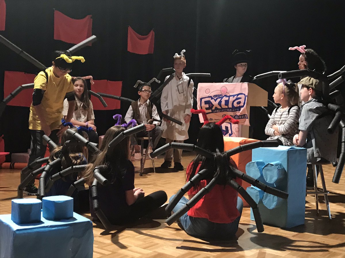 HamiltopiaC17's tweet photo. What is that crawling on the stage at Oakview? Bedbugs.... of 6th grade theater. Fabulous dress rehearsal will be followed up tomorrow with a final performance for family. They have come a long way since September. #soproud #hardworkpaysoff #hamiltopia #Oakview https://t.co/ErcsHyPAOD