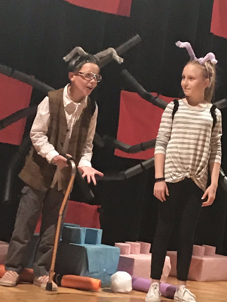 HamiltopiaC17's tweet photo. What is that crawling on the stage at Oakview? Bedbugs.... of 6th grade theater. Fabulous dress rehearsal will be followed up tomorrow with a final performance for family. They have come a long way since September. #soproud #hardworkpaysoff #hamiltopia #Oakview https://t.co/ErcsHyPAOD