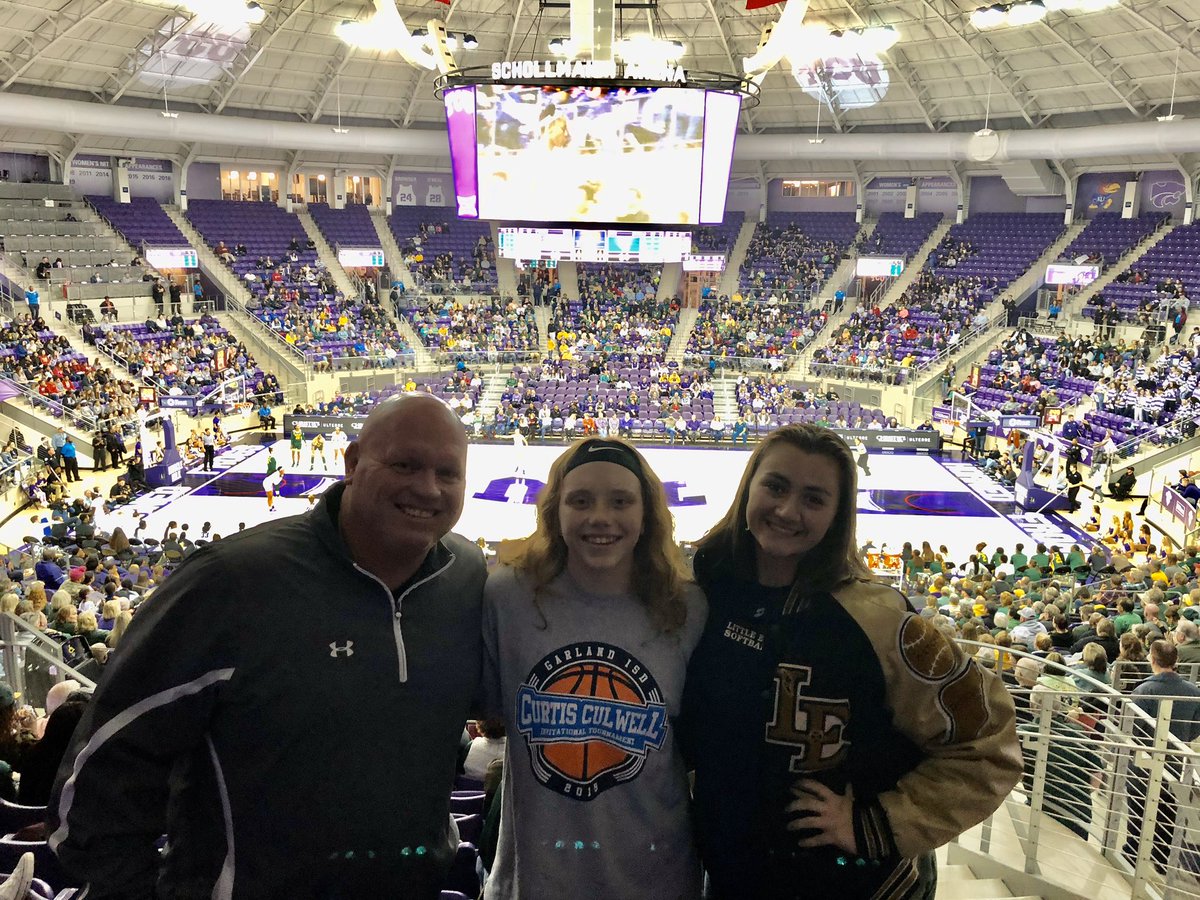 w/ <a href="/aj_3330/">Avery Brown</a>  and @AveryGlover2021    TCU v Baylor. Go Bears!!