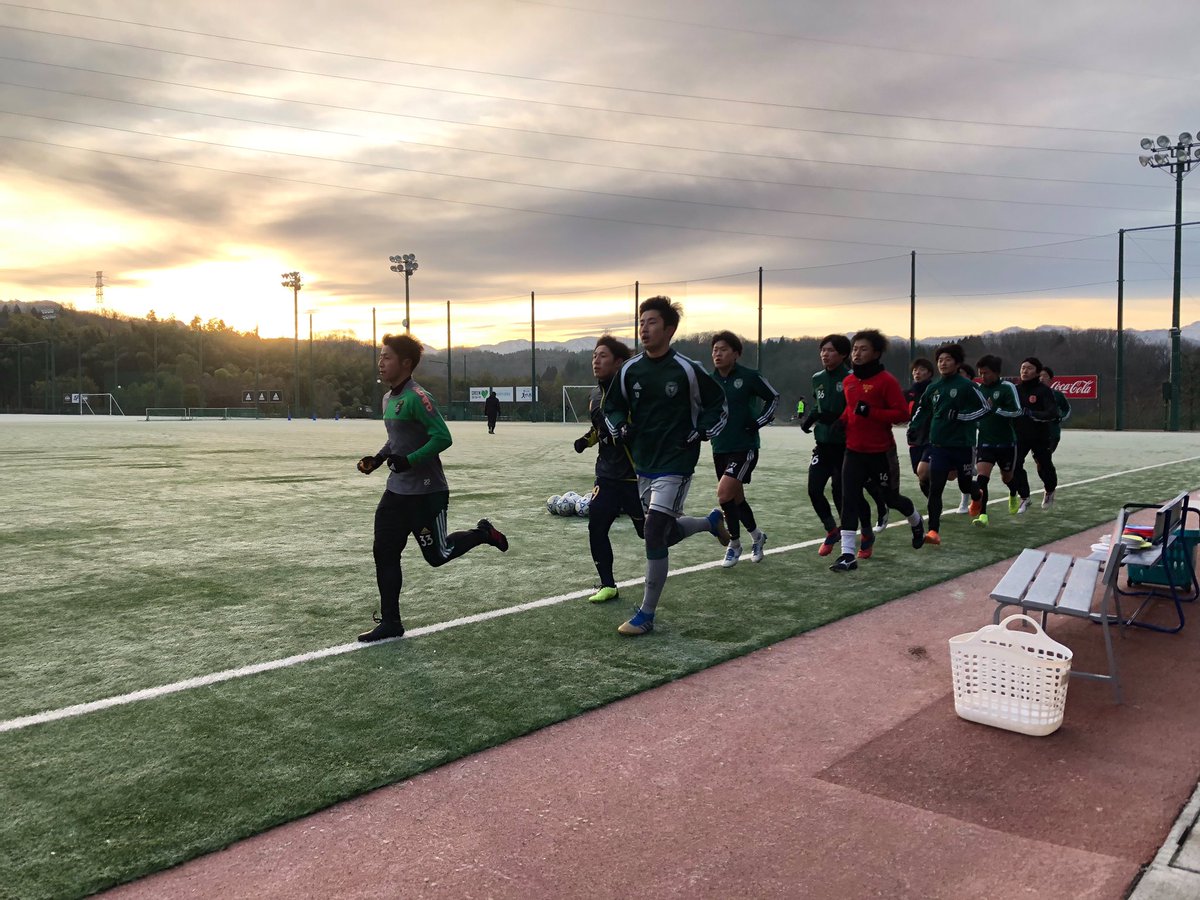 北陸大学サッカー部 Tr情報 1 22 水 グランドに霜が降りるなか サーキットトレーニング からグループに分かれランニングのメニューを行いました 先週よりランニングのセット数を上げ 徐々に負荷を高めていきました フィジカルのメニューが続いて 北陸大学サッカー部 Tr情報 1 22 水 グランドに霜が降りるなか サーキットトレーニング からグループに分かれランニングのメニューを行いました 先週よりランニングのセット数を上げ 徐々に負荷を高めていきました フィジカルのメニューが続いて
