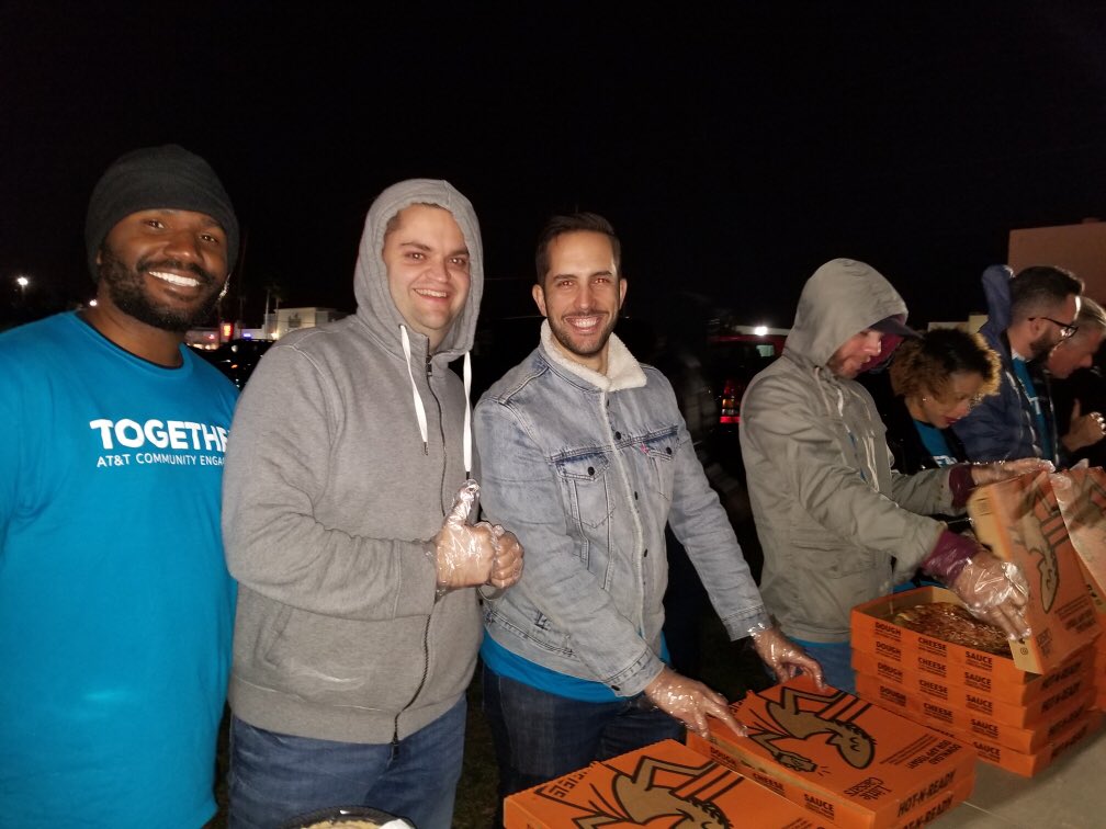 dexterj24's tweet photo. Even the cold can’t keep an amazing thing going-Feeding the Homeless! #turnuptuesday https://t.co/YC5yCaWstG