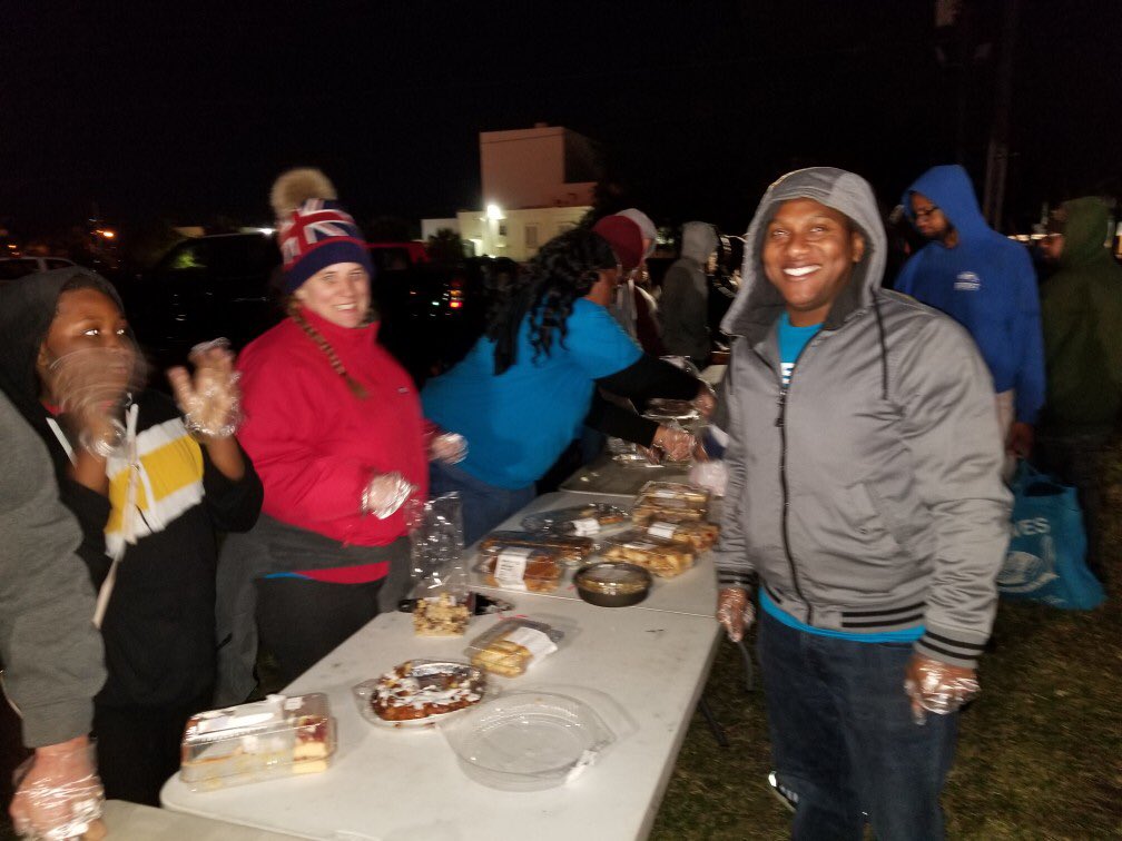 dexterj24's tweet photo. Even the cold can’t keep an amazing thing going-Feeding the Homeless! #turnuptuesday https://t.co/YC5yCaWstG