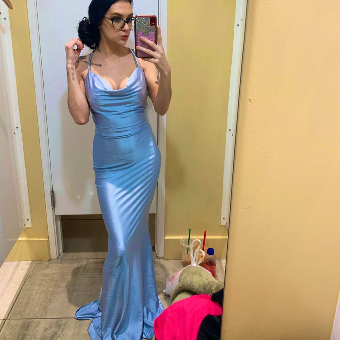 Found the dress 🥺💓 https://t.co/EzoxlCXSJp<a href="/tag/blunt"class="tags"><span>#blunt</span></a><a href="/tag/stonernation"class="tags"><span>#stonernation</span></a><a href="/tag/drugfamily"class="tags"><span>#drugfamily</span></a>