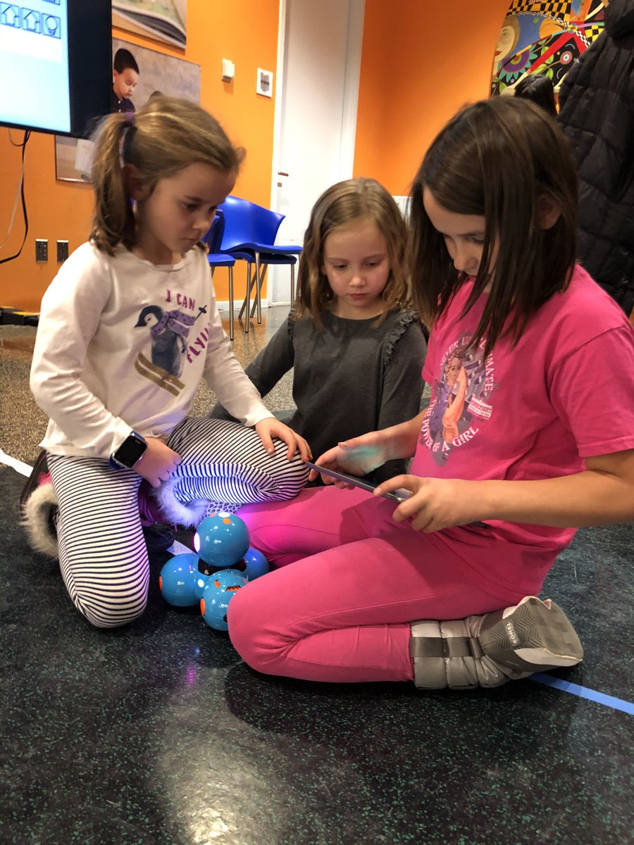 So proud of these #whittierschool97 Wildcats who helped kids learn how to program Dash robots tonight at Codefest!!! We had so much fun! #oakpark97 #libraries97 #WeAreD97