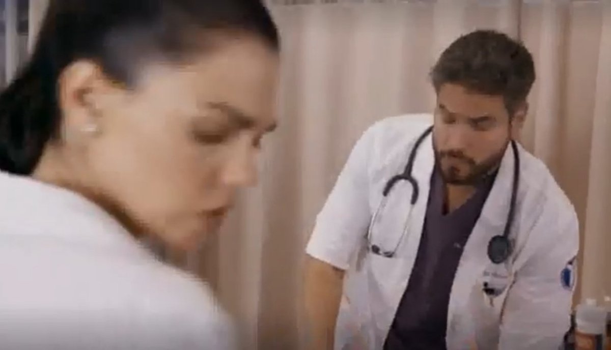 DaniArenasCol's tweet photo. #CollagesyCapturas #3Parte #MejoresMomentos #DavidParedes @DanArenas #Capitulo52 @MedicosOf #MedicosLineaDeVida #ConLasEstrellas #DavidYRegina #Davina 👨🏻⚕️❤👩🏻⚕️💉💏💞💘😍 @liviabritoof
#TeamMedicos #TeamDanielArenas #BendicionesParaTodos 😘🥰💋🙏🙌💫✨ https://t.co/9pX4CB9ySy