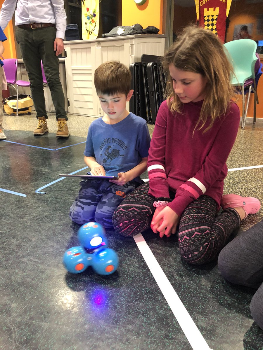 lsconley's tweet photo. So proud of these #whittierschool97 Wildcats who helped kids learn how to program Dash robots tonight at Codefest!!! We had so much fun! #oakpark97 #libraries97 #WeAreD97 https://t.co/mfX1XBWgTb