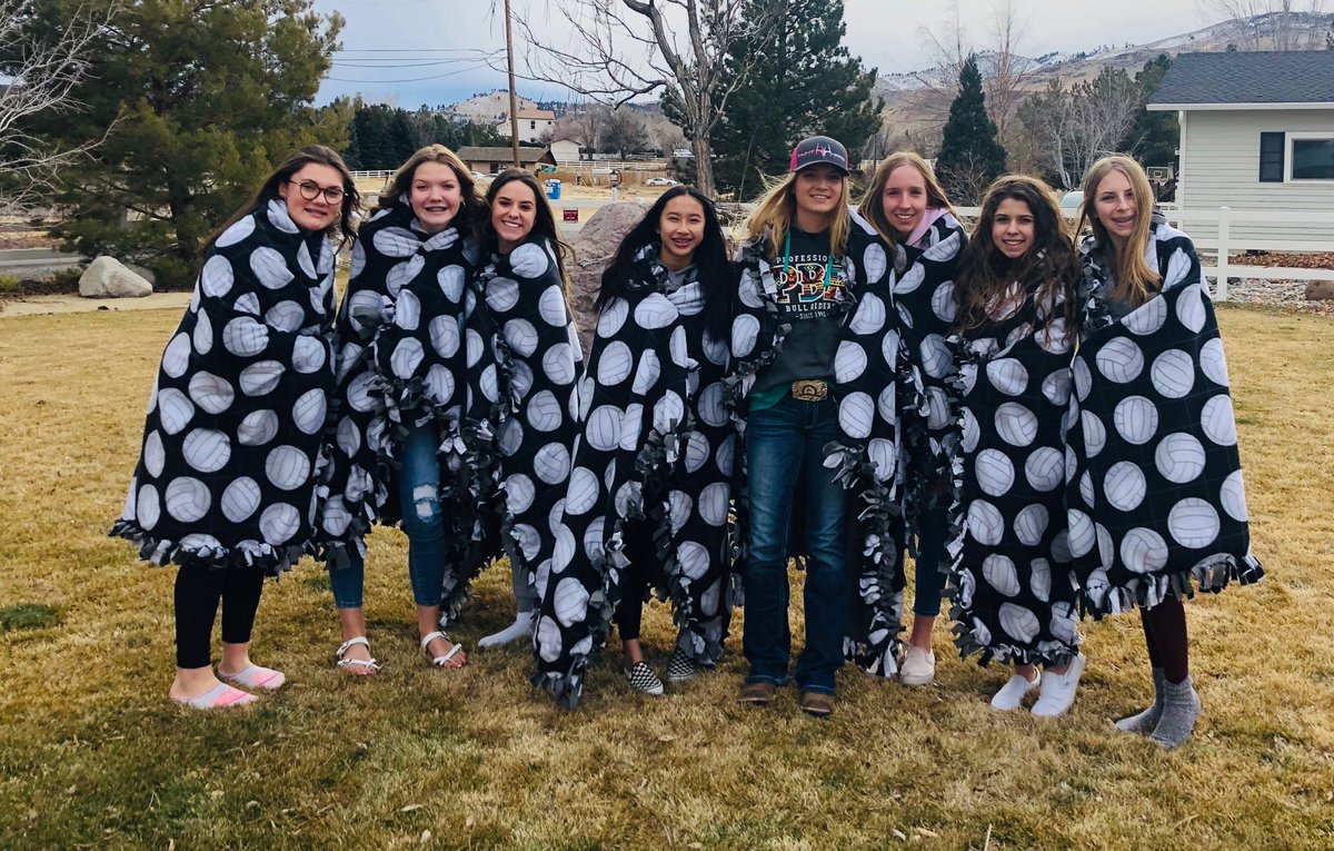 Check out the blankets 14 Aceenia made for their recent team bonding session! Your blankets look awesome, girls! Great job! 🏐 

Send us (or tag us in) your team bonding photos! We would love to share them with the whole NNJ Fam! #nnjvolleyball #teambonding