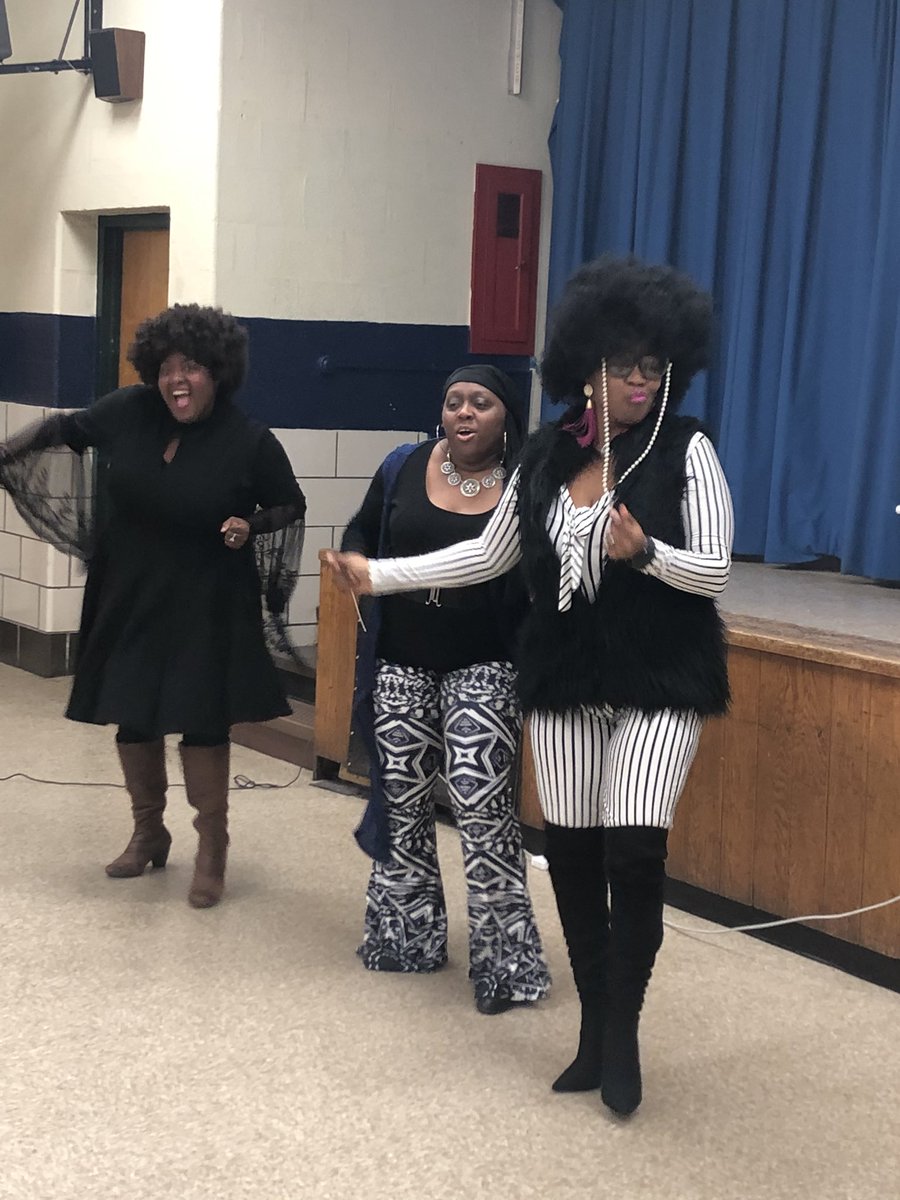 JohnBayneES's tweet photo. Thank you to @JBaynePTO for representing the old school at tonight’s Family Math Night! @PGCPS_DFSP @Title1_PGCPS @JohnBayneES @SHERRIH5515035 https://t.co/J6QHPIERX3