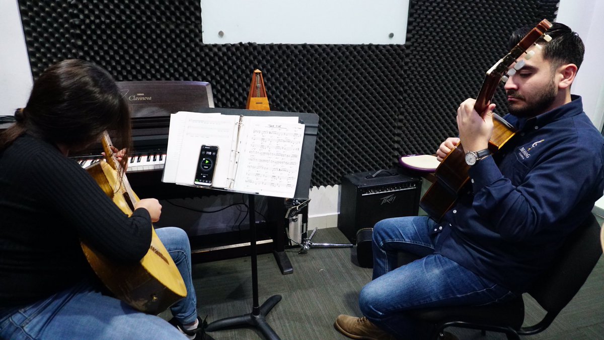 BenningAcademia's tweet photo. Aprender a tocar la Guitarra te ayudará a desarrollar constancia y perseverancia. Además, fomenta la estimulación creativa. 

#YoSoyBENNING 
(646) 178 6212 
https://t.co/cLN0qQR1uo
@EzekielMonrroy | #EMR https://t.co/XzE5XxTrXW