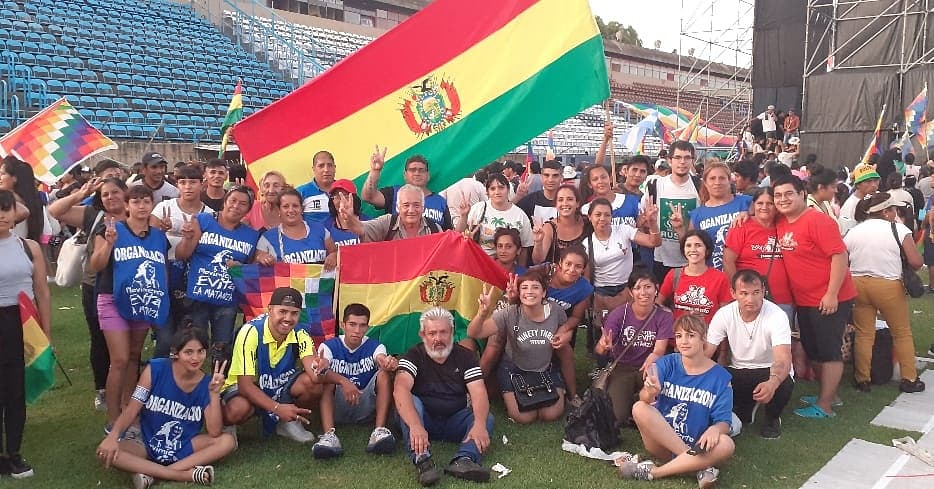 MovPopularEvita's tweet photo. Estuvimos en el Estadio Deportivo Español. Se cumplen 14 años del Estado Plurinacional de Bolivia y nuestro Movimiento Evita Matanza se manifestó en apoyo al compañero Evo Morales y a todo el pueblo boliviano.

🇦🇷 LA #PATRIAGRANDE ES NUESTRA FORTALEZA 🇧🇴 https://t.co/sbbyT3l0Lv