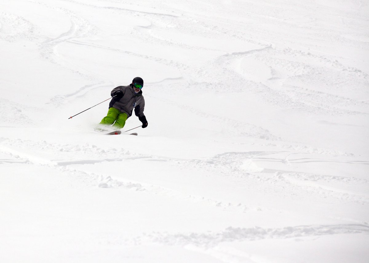 skilookout's tweet photo. Fresh Snow & Crisp Corduroy made for a beautiful day 1-22-2020! On THURSDAY you can get 2 Tickets for just $65. Join us for BRING A FRIEND THURSDAYS! Photos from today! #OptOutside #VisitIdaho #1PowderPlace #SkiMT #SkiIDaho #VisitNorthIdaho https://t.co/j3jDQhBhXk