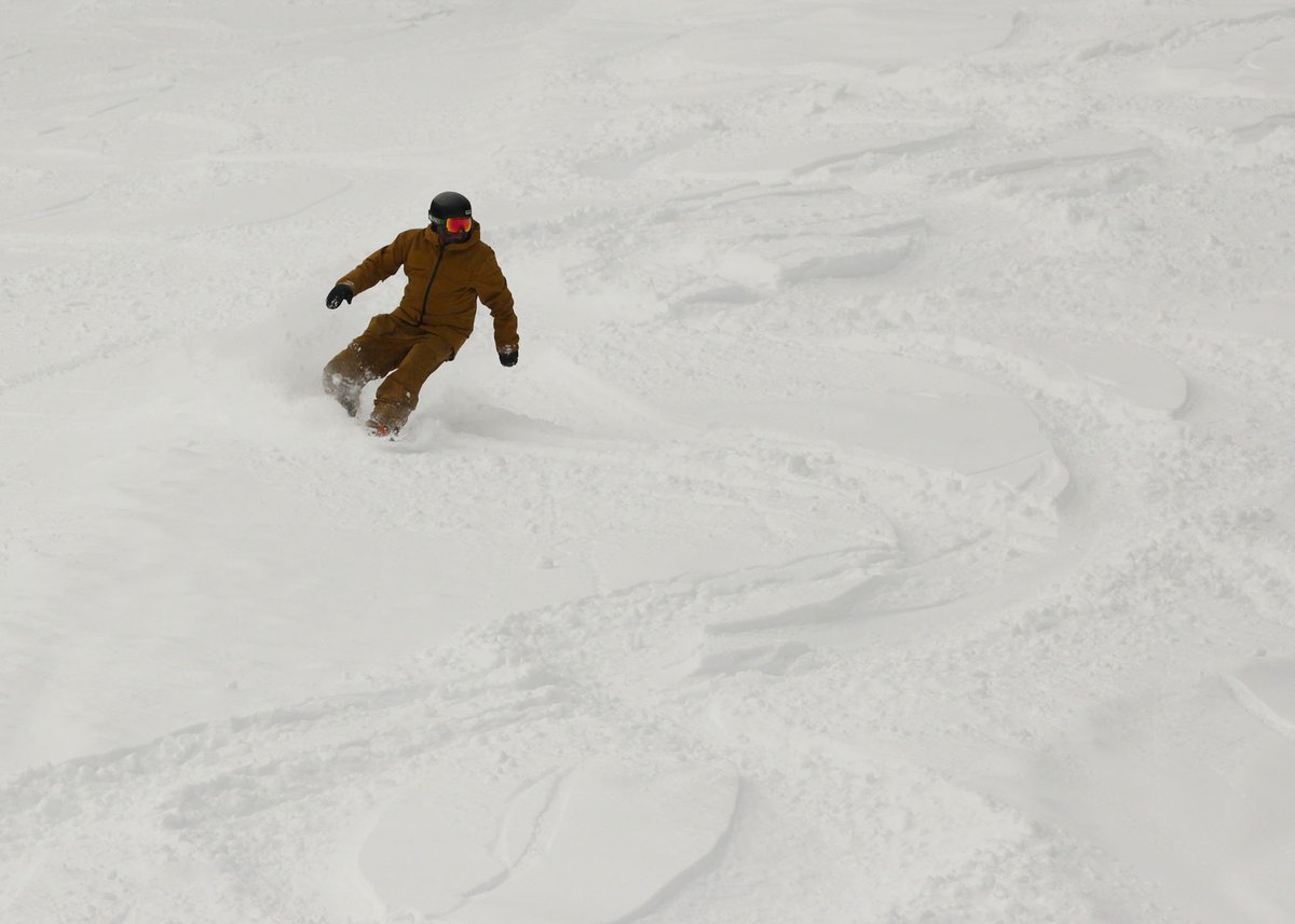 skilookout's tweet photo. Fresh Snow & Crisp Corduroy made for a beautiful day 1-22-2020! On THURSDAY you can get 2 Tickets for just $65. Join us for BRING A FRIEND THURSDAYS! Photos from today! #OptOutside #VisitIdaho #1PowderPlace #SkiMT #SkiIDaho #VisitNorthIdaho https://t.co/j3jDQhBhXk